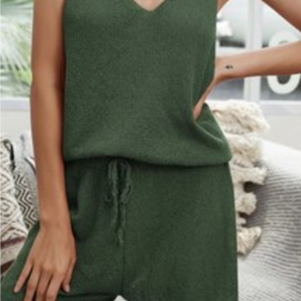 Size Small Women's Green Oversize Top/Shorts Set